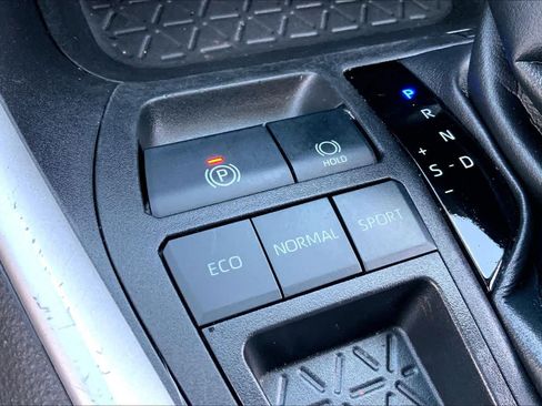 Used 2022 Toyota RAV4 XLE Premium FWD image 34
