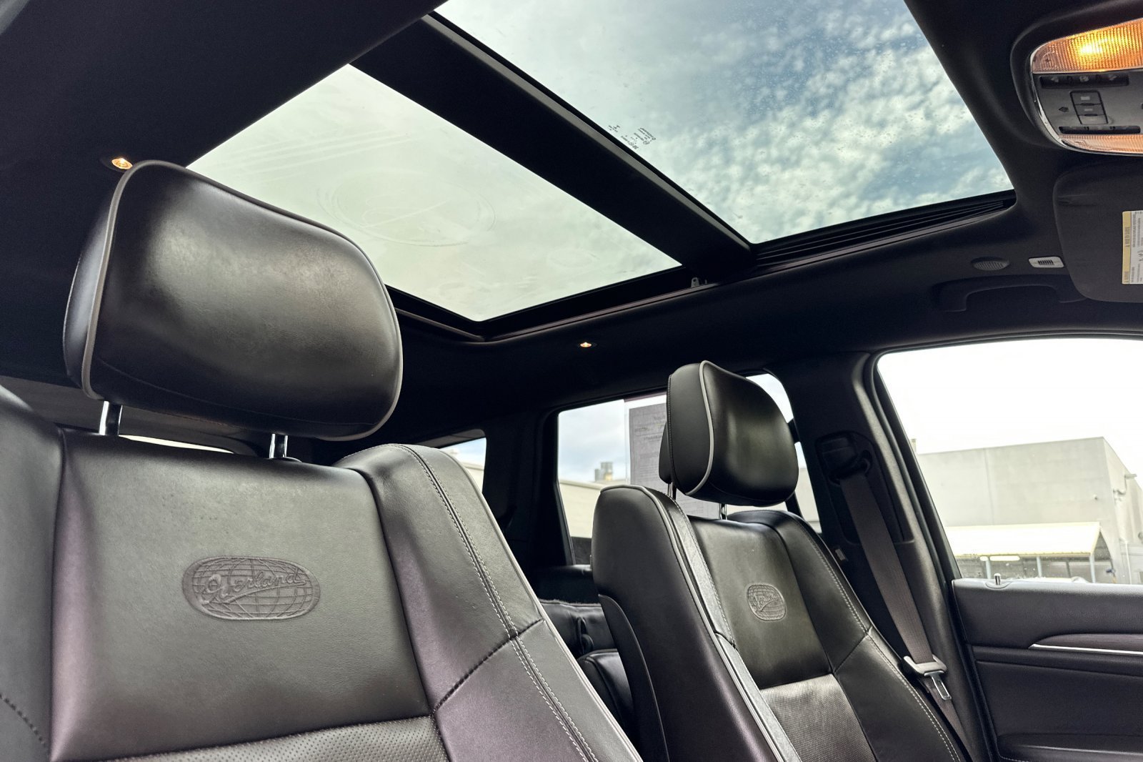 Used 2019 Jeep Grand Cherokee Overland AWD/4WD image 19