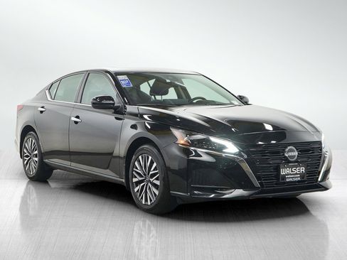 Used 2023 Nissan Altima 2.5 SV w/ SV Premium Package AWD/4WD image 7