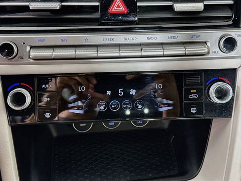Used 2024 Genesis G70 2.5T RWD image 24