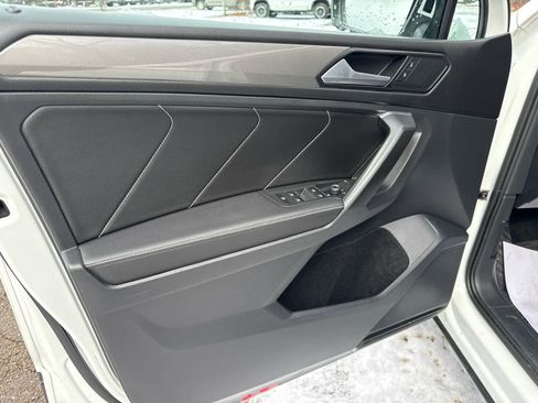 Used 2022 Volkswagen Tiguan SE image 11