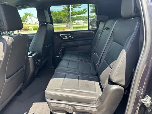 Used 2024 Chevrolet Suburban LT AWD/4WD image 36