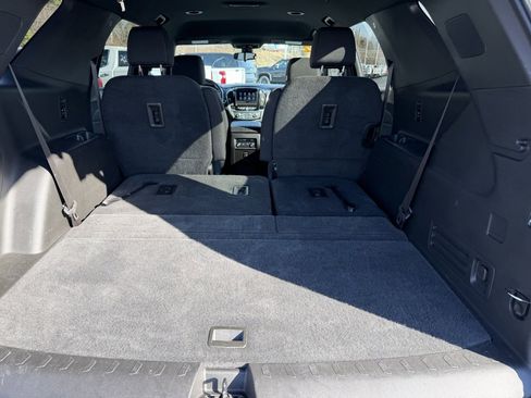 Used 2022 Chevrolet Traverse LT image 30