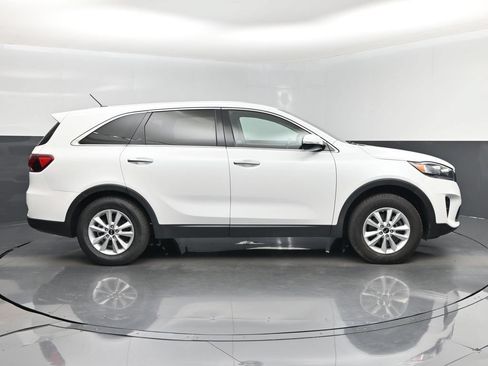 Used 2020 Kia Sorento FWD V6 image 2