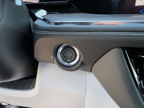 New 2025 Chevrolet Suburban Premier image 23