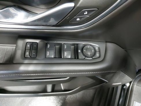 Used 2023 GMC Yukon SLT image 32