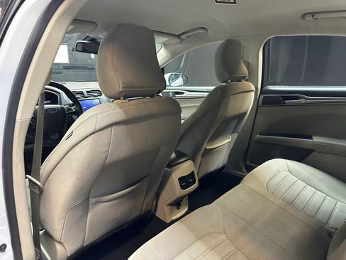 Used 2019 Ford Fusion SE FWD image 20