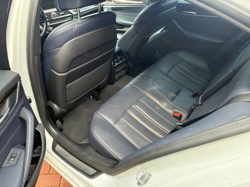 Used 2020 BMW 530i xDrive w/ Premium Package AWD/4WD image 5