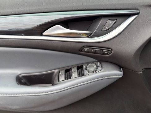 Used 2018 Buick Enclave Premium w/ LPO, Hit The Road Package AWD/4WD image 24