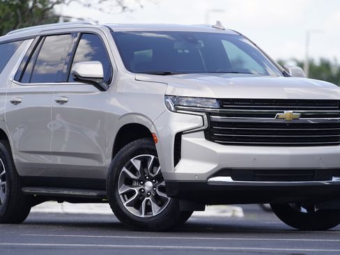 Used 2022 Chevrolet Tahoe LT w/ Luxury Package RWD image 2