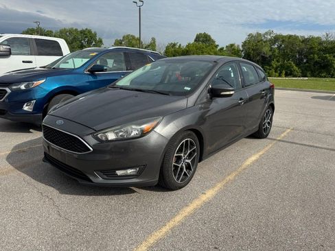 Used 2018 Ford Focus SEL w/ Cold Weather Package FWD image 9