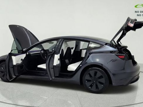 Used 2025 Tesla Model 3 Long Range RWD image 15