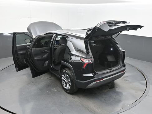 Used 2025 Chevrolet Equinox LT FWD image 34