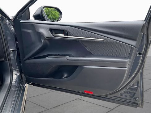 Used 2026 Toyota Camry SE FWD image 22