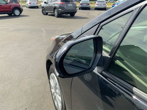 Used 2019 Toyota Prius L Eco w/ Carpet Mat Package image 26