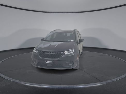 New 2026 Chrysler Pacifica Limited image 7