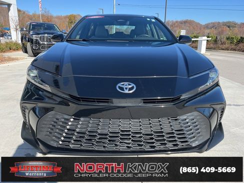 Used 2025 Toyota Camry LE image 30