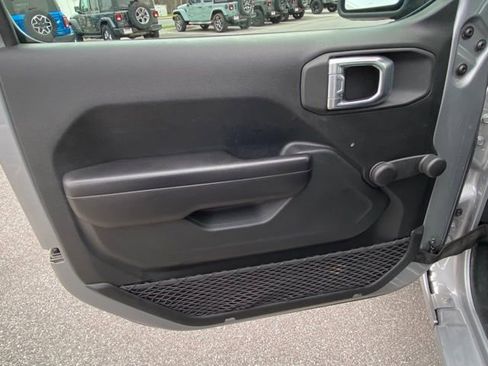 Used 2021 Jeep Gladiator Sport AWD/4WD image 11