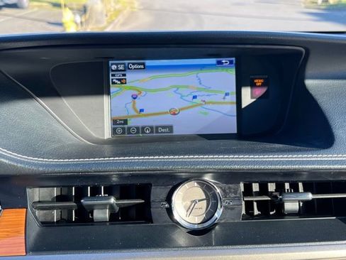 Used 2015 Lexus ES 300h image 27