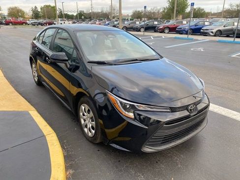 Used 2025 Toyota Corolla LE w/ Convenience Package image 2