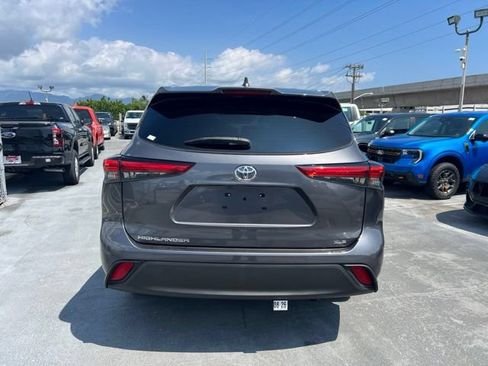 Used 2022 Toyota Highlander XLE FWD image 5