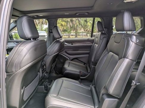 New 2026 Jeep Grand Cherokee L Limited w/ Luxury Tech Group II AWD/4WD image 13