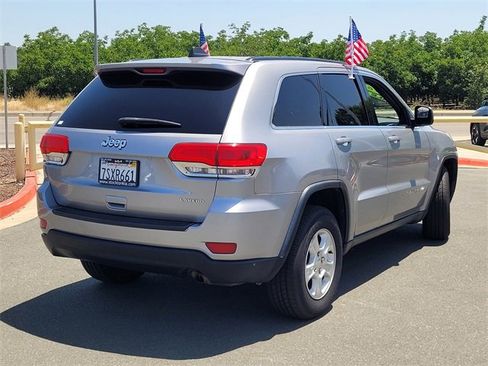 Used 2016 Jeep Grand Cherokee Laredo image 4
