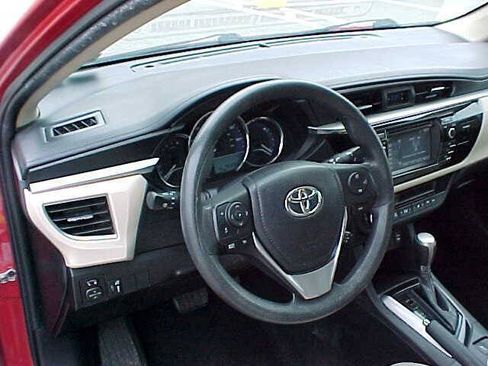 Used 2015 Toyota Corolla LE FWD image 17