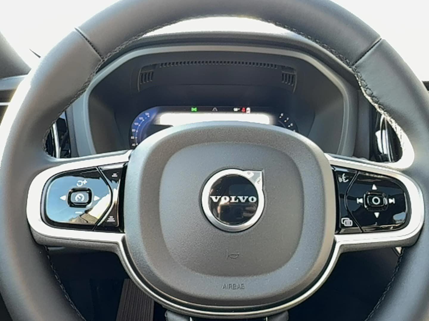 New 2026 Volvo XC60 B5 Plus w/ Protection Package Premier AWD/4WD image 19