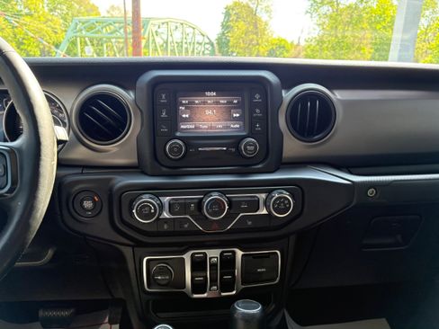 Certified 2020 Jeep Gladiator Sport w/ Quick Order Package 24S AWD/4WD image 17