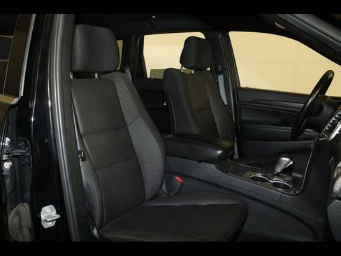 Used 2020 Jeep Grand Cherokee Laredo AWD/4WD image 28