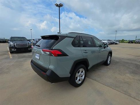 Used 2019 Toyota RAV4 XLE w/ Convenience Package FWD image 6