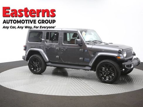 Used 2025 Jeep Wrangler Unlimited Sahara AWD/4WD image 47