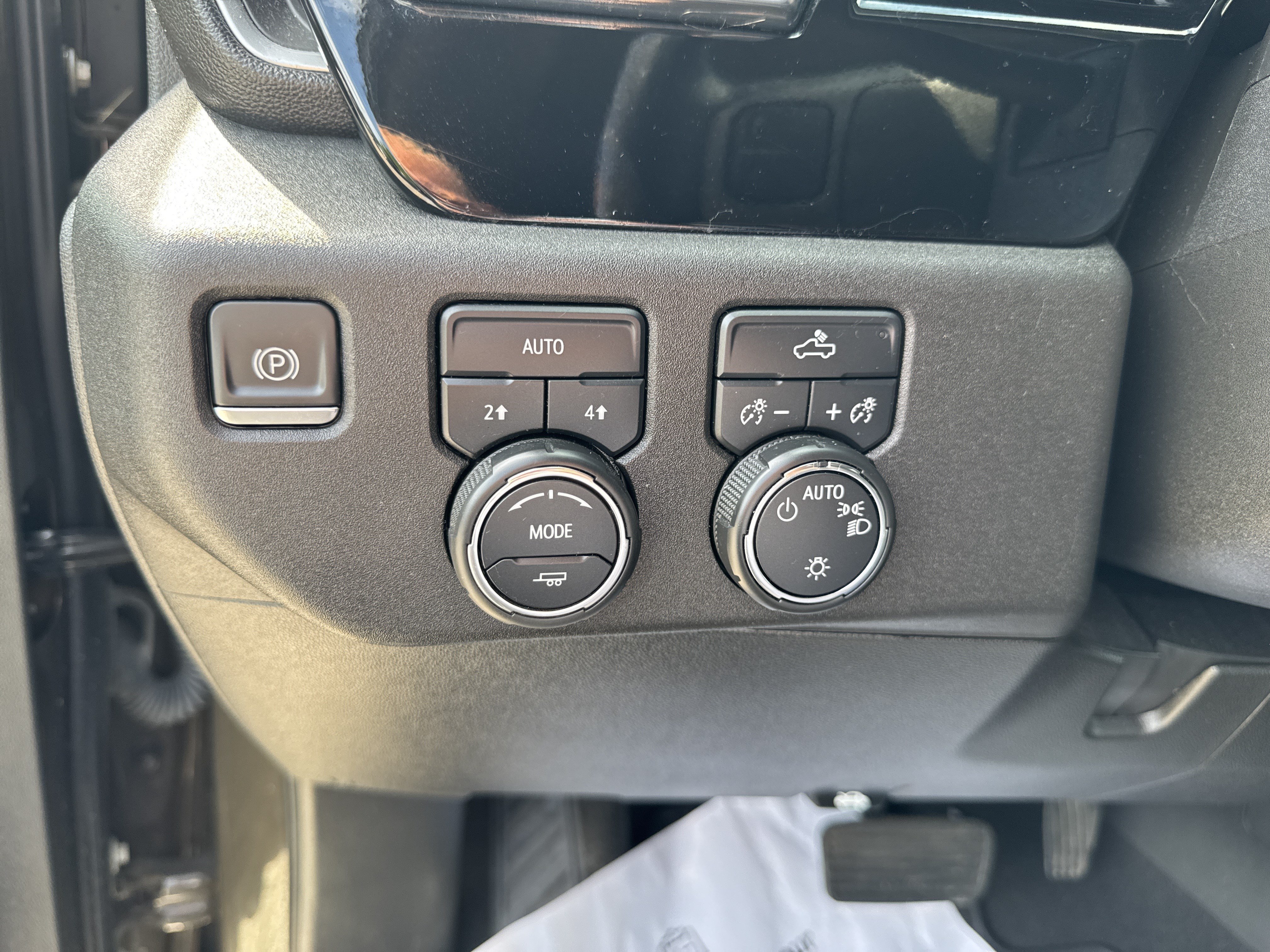 Used 2023 Chevrolet Silverado 1500 LT AWD/4WD image 13