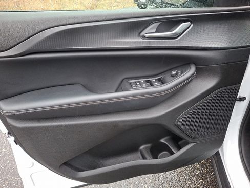 Used 2023 Jeep Grand Cherokee Altitude image 6