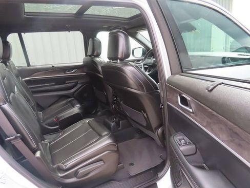 Used 2025 Jeep Grand Cherokee L Limited w/ Luxury Tech Group II AWD/4WD image 29