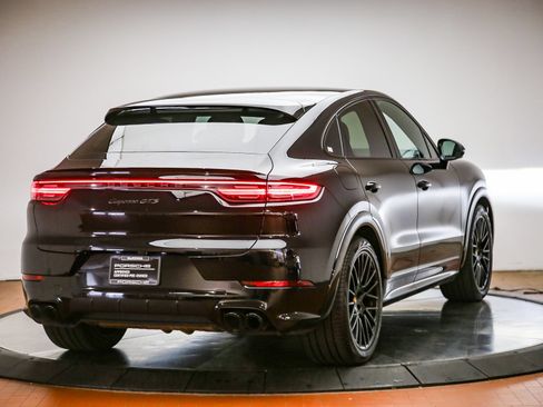 Certified 2023 Porsche Cayenne GTS AWD/4WD image 7