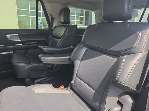Used 2025 Ford Expedition Platinum AWD/4WD image 14