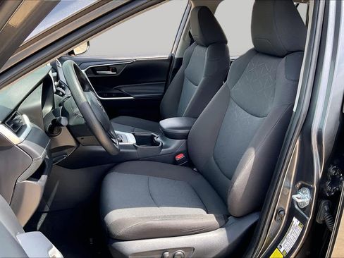 Used 2025 Toyota RAV4 XLE FWD image 8
