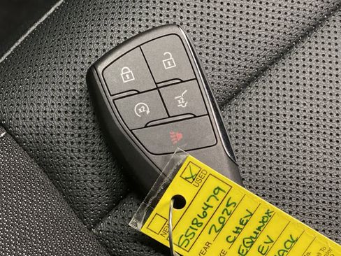 Used 2025 Chevrolet Equinox EV LT w/ Convenience Package image 28