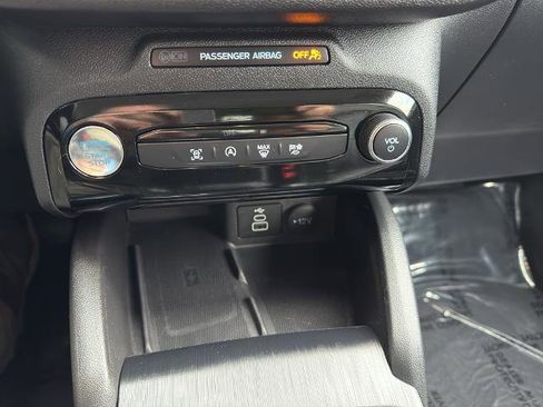 Certified 2025 Ford Escape Platinum AWD/4WD image 28