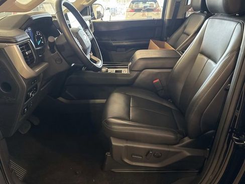 Used 2024 Ford Expedition XLT image 17
