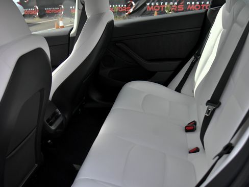 Used 2023 Tesla Model 3 Standard Range image 33