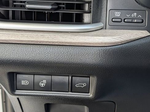 Used 2025 Toyota Grand Highlander FWD image 23