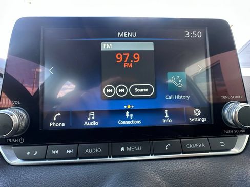 Used 2024 Nissan Sentra SV FWD image 31