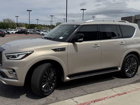 Used 2024 INFINITI QX80 Sensory AWD/4WD image 4