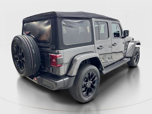 Used 2022 Jeep Wrangler Unlimited Sahara w/ Cold Weather Group AWD/4WD image 6