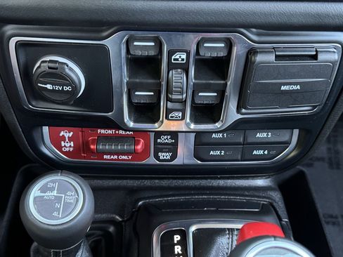 Used 2024 Jeep Wrangler Unlimited Rubicon image 18