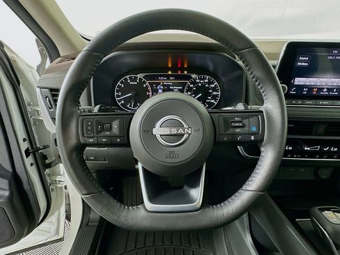 Used 2023 Nissan Rogue SV w/ SV Premium B Package image 13