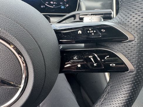 Used 2025 Mercedes-Benz GLC 350e 4MATIC image 17